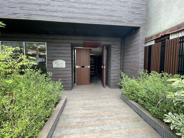 26/26 エントランス