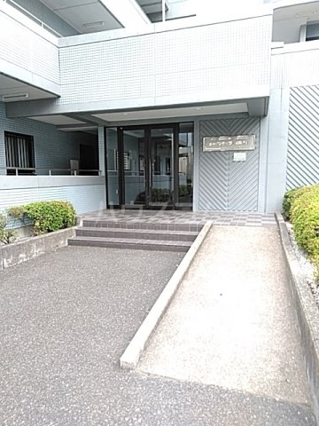 22/30 エントランス