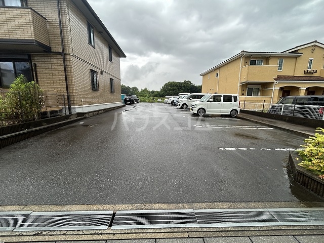 28/30 駐車場
