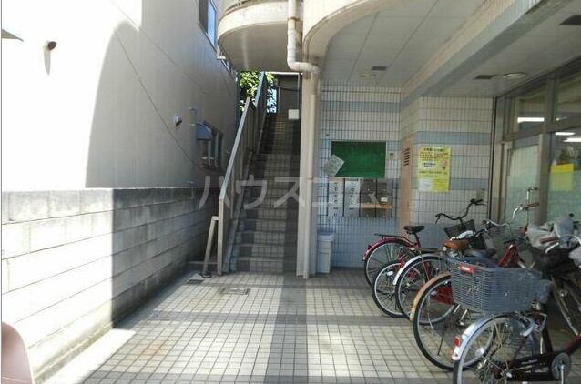 22/30 エントランス