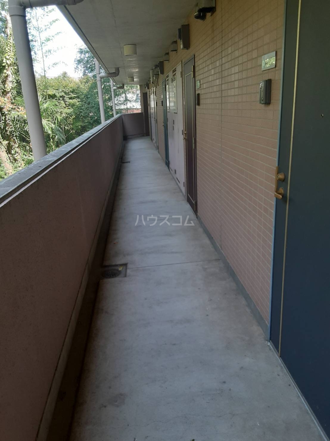 23/29 エントランス