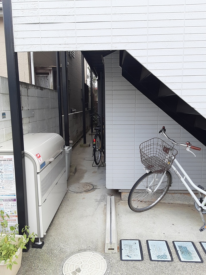 25/27 エントランス