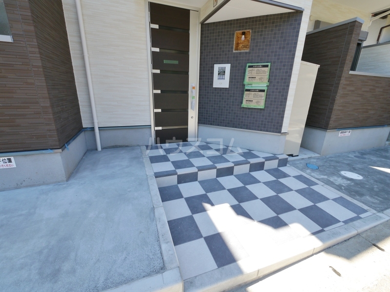 14/19 エントランス