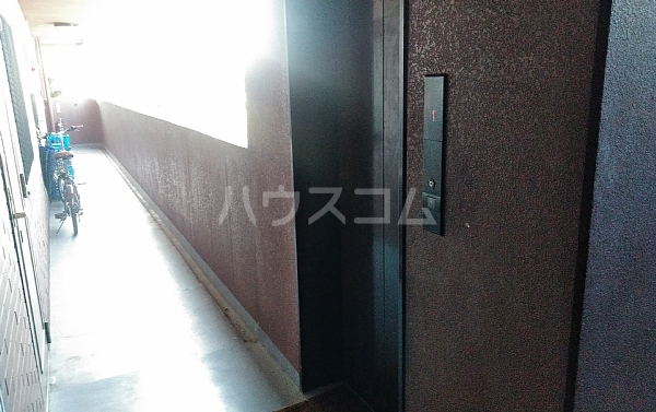 19/30 エントランス