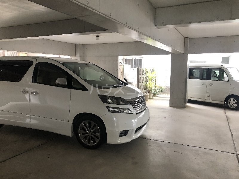 フレックスハウスデン駐車場