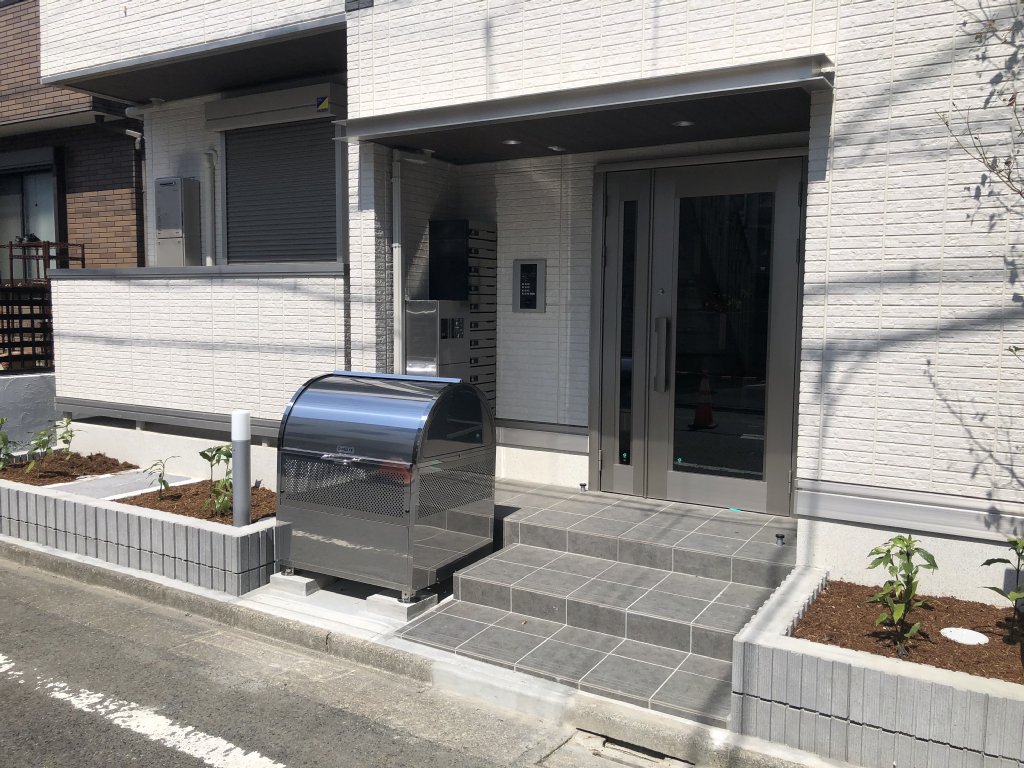 16/19 エントランス