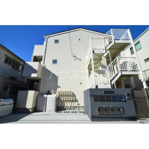 15/23 エントランス