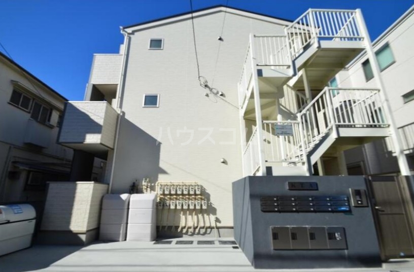 28/30 エントランス