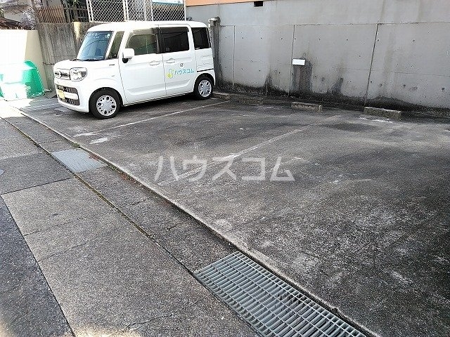 28/30 駐車場