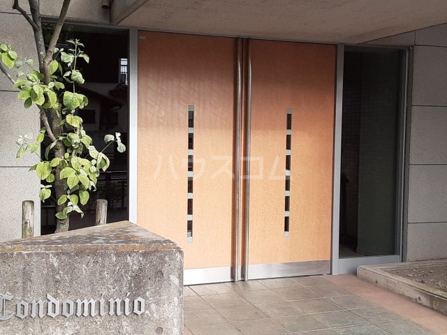 25/30 エントランス