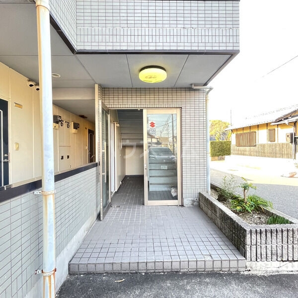 13/15 エントランス