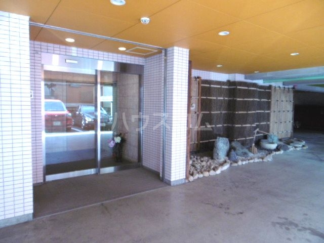 21/30 エントランス