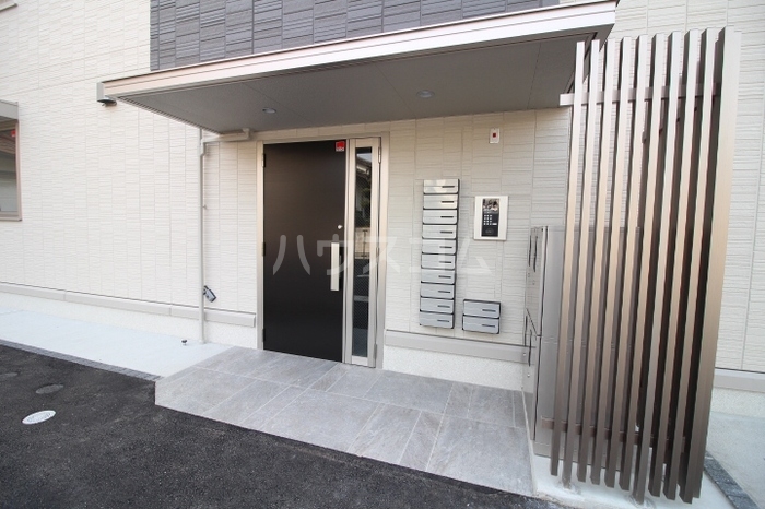 16/21 エントランス