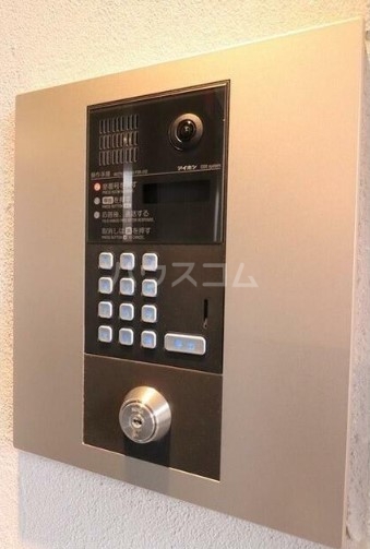 15/23 エントランス