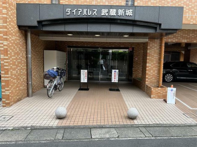 18/22 エントランス