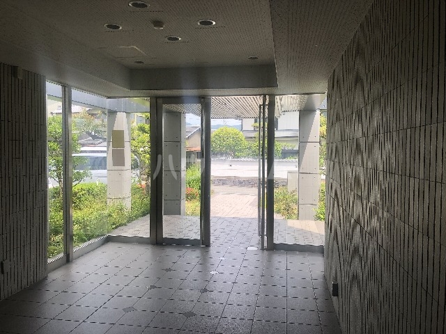 24/30 エントランス