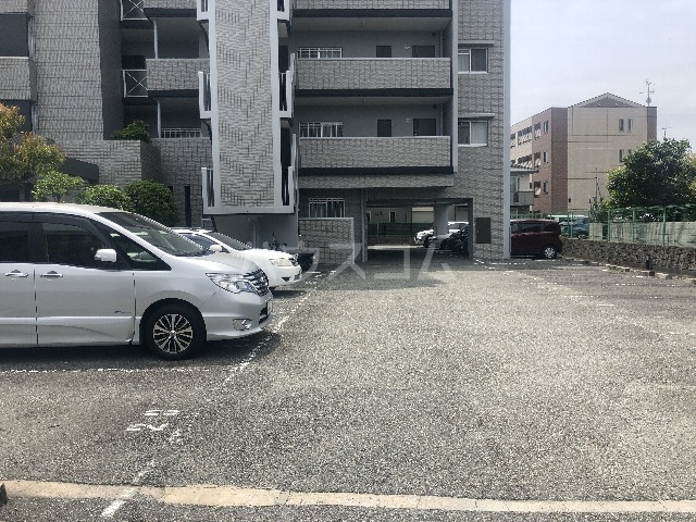 26/30 駐車場