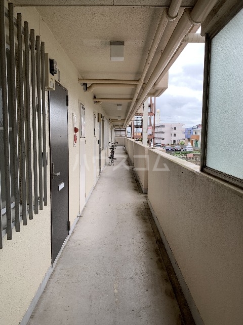 26/30 エントランス