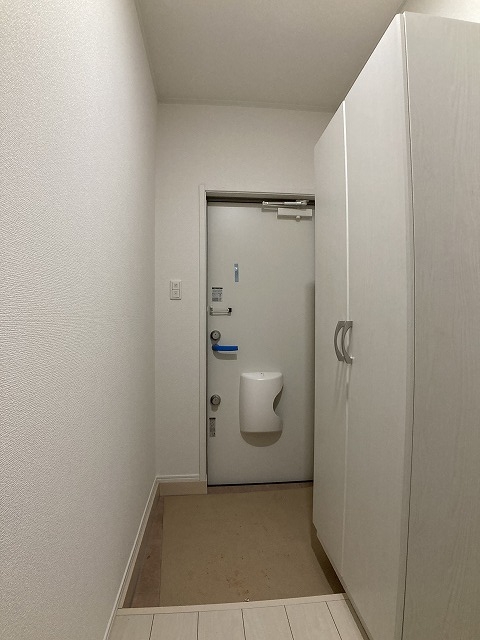 16/30 玄関
