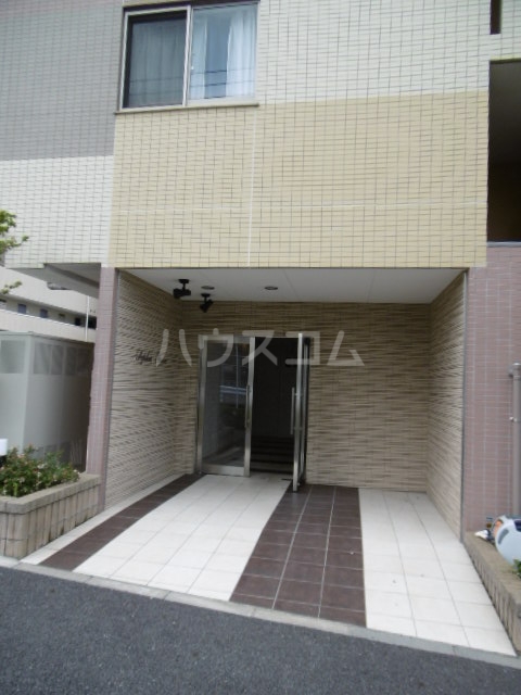 23/29 エントランス