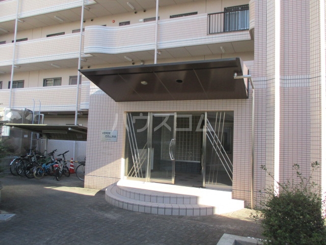 21/30 エントランス