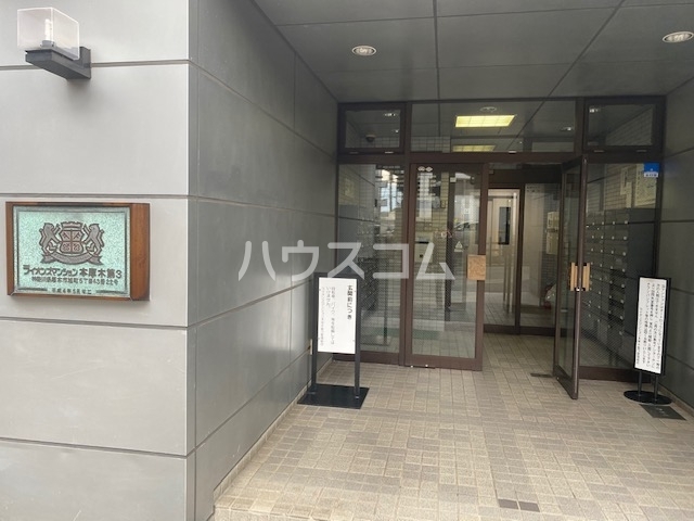 26/30 エントランス