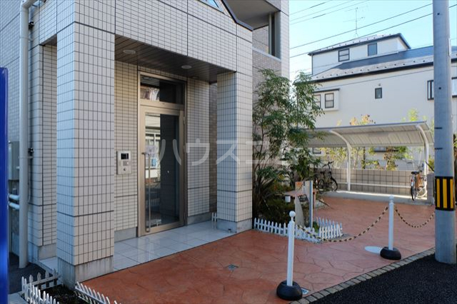 21/30 エントランス