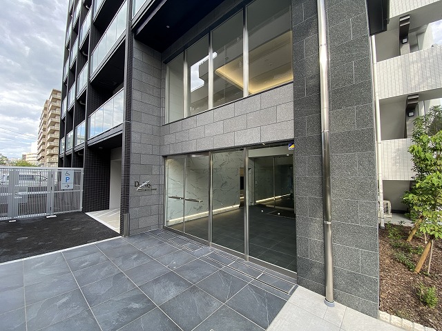 24/30 エントランス