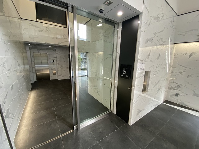 25/30 エントランス