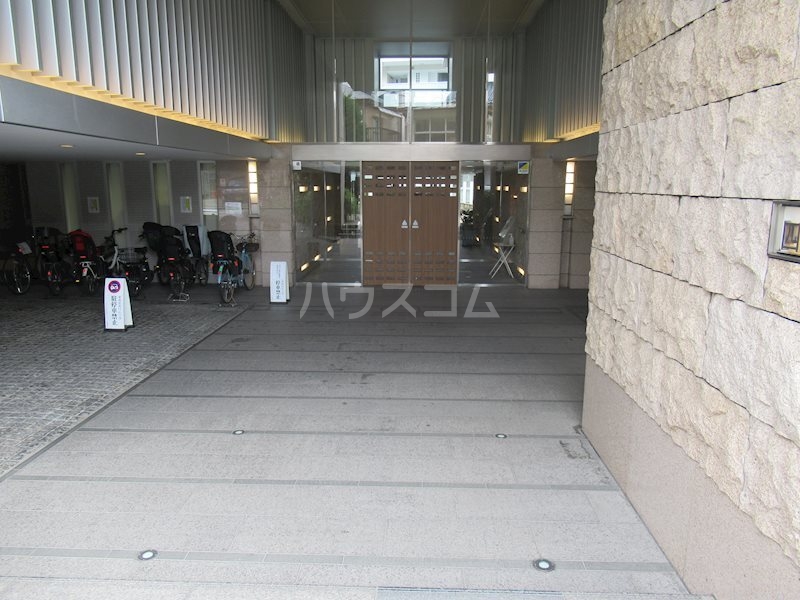 20/24 エントランス
