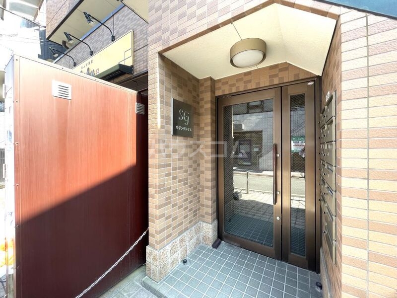 2/5 エントランス