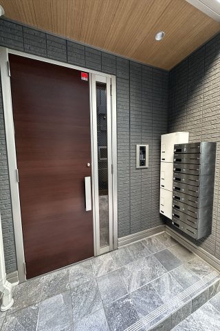 22/27 エントランス