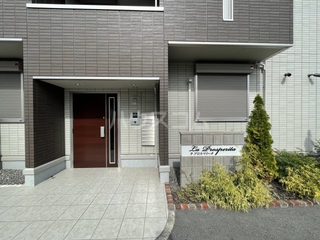 16/19 エントランス