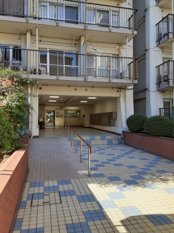 22/30 エントランス