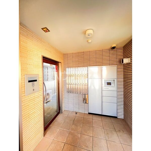 16/17 エントランス