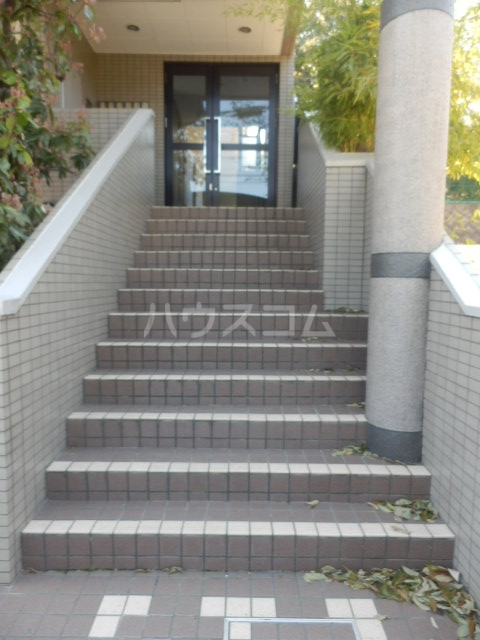 21/26 エントランス