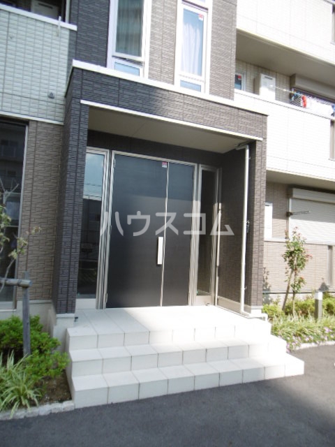 24/30 エントランス