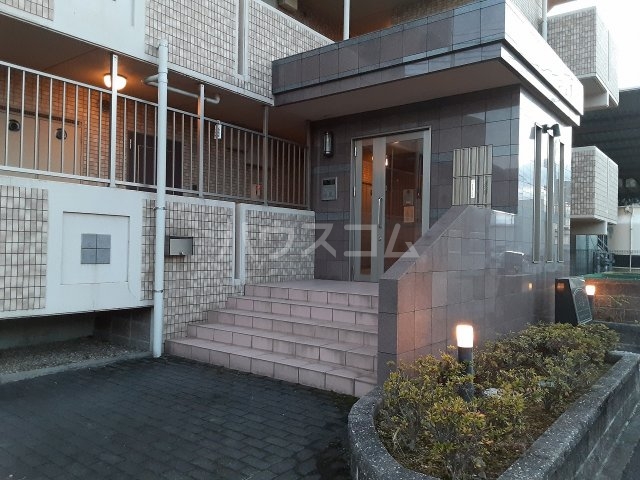 26/30 エントランス