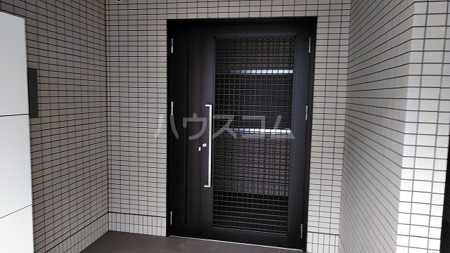 23/30 エントランス