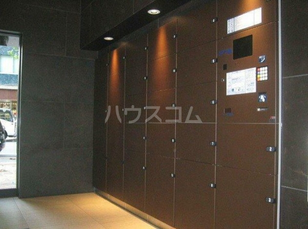 18/28 エントランス