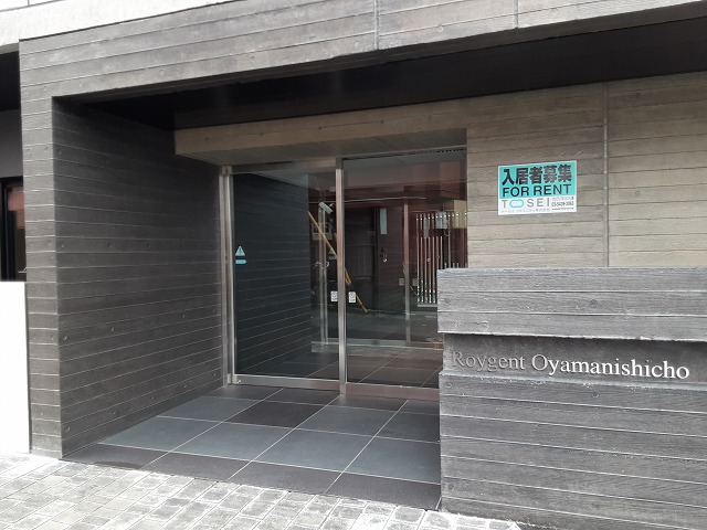 28/30 エントランス