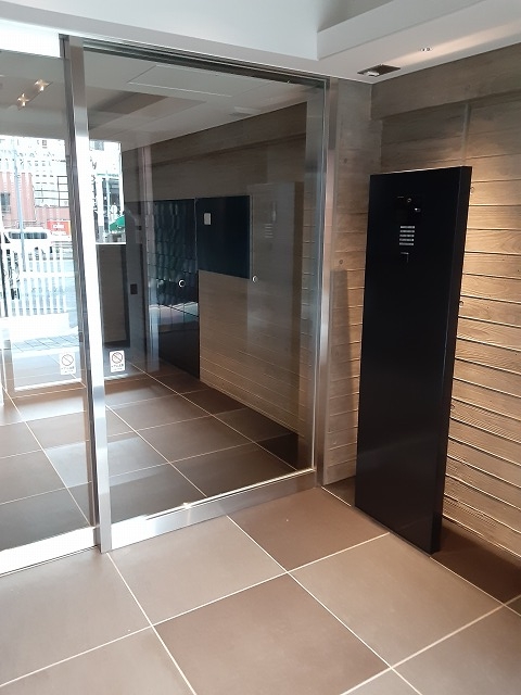 28/30 エントランス