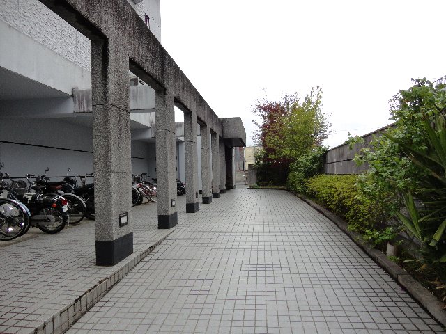 26/30 エントランス