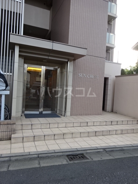 27/30 エントランス