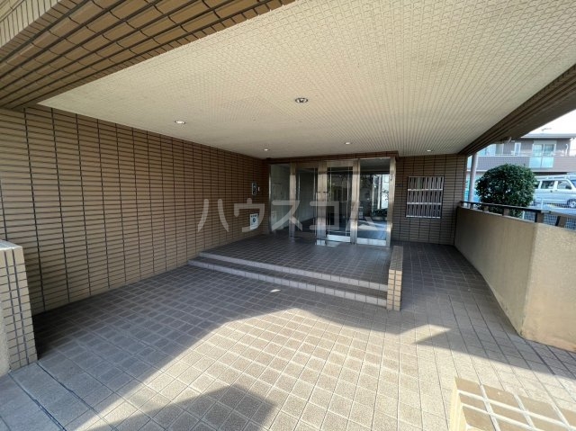 28/30 エントランス