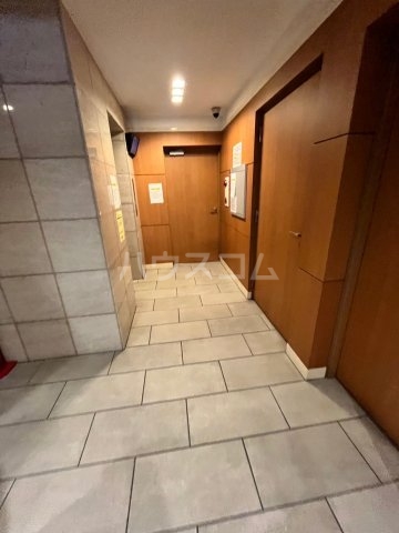 21/30 エントランス