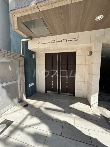 22/30 エントランス