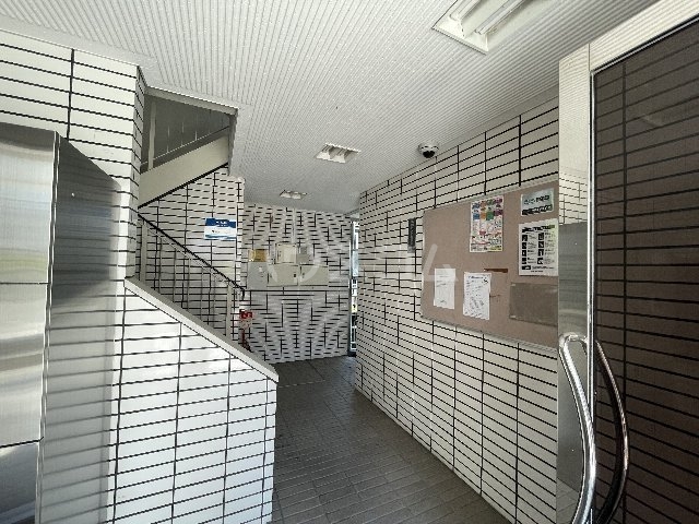 21/30 エントランス