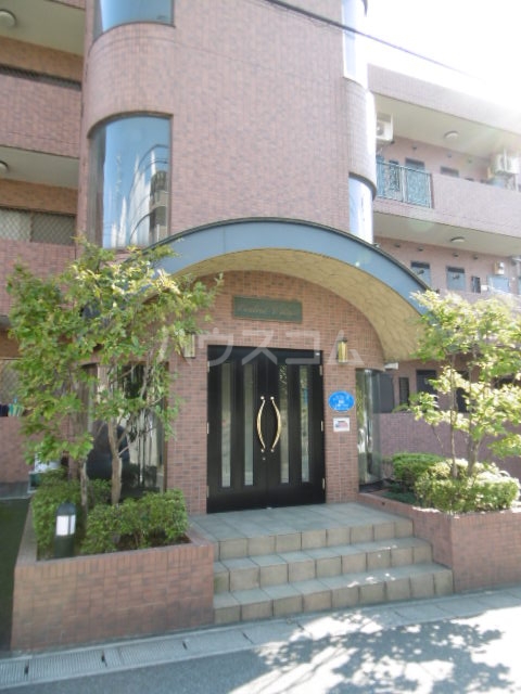 21/30 エントランス