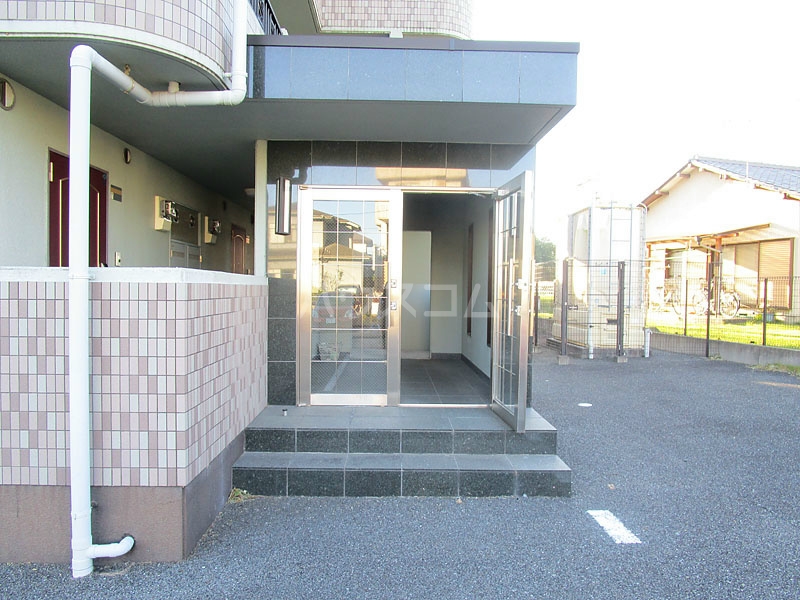 16/20 エントランス